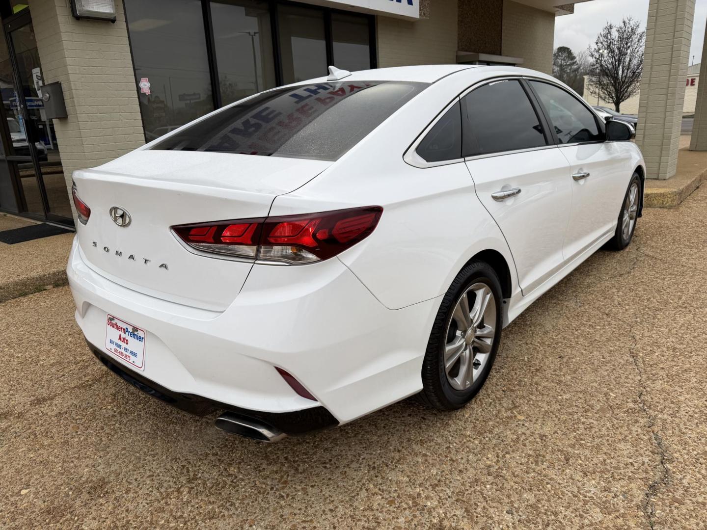 2019 WHITE HYUNDAI SONATA SEL (5NPE34AF1KH) , located at 922 W. Beacon St., Philadelphia, MS, 39350, (601) 650-3675, 32.770447, -89.127151 - Photo#5