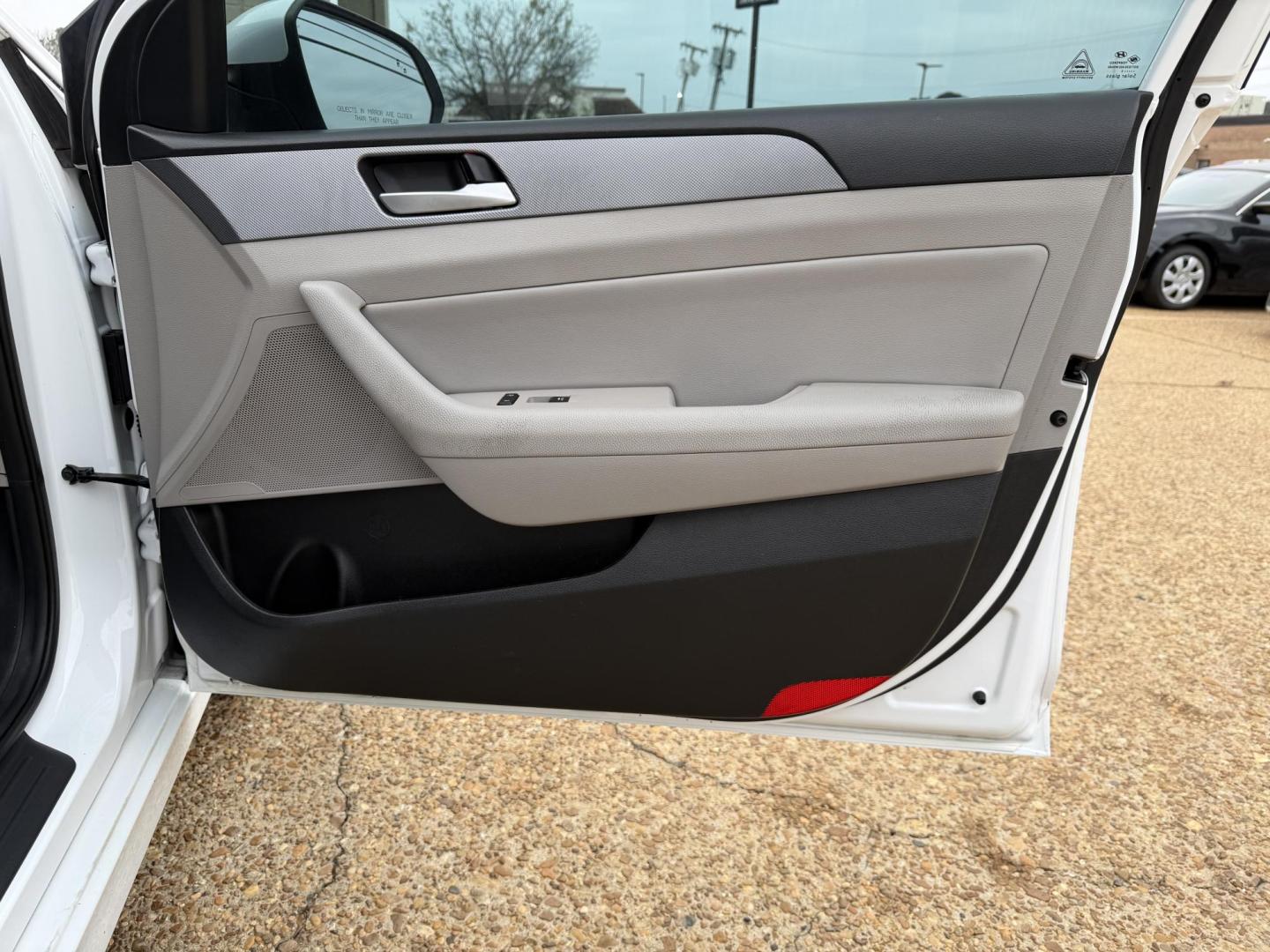 2019 WHITE HYUNDAI SONATA SEL (5NPE34AF1KH) , located at 922 W. Beacon St., Philadelphia, MS, 39350, (601) 650-3675, 32.770447, -89.127151 - Photo#10