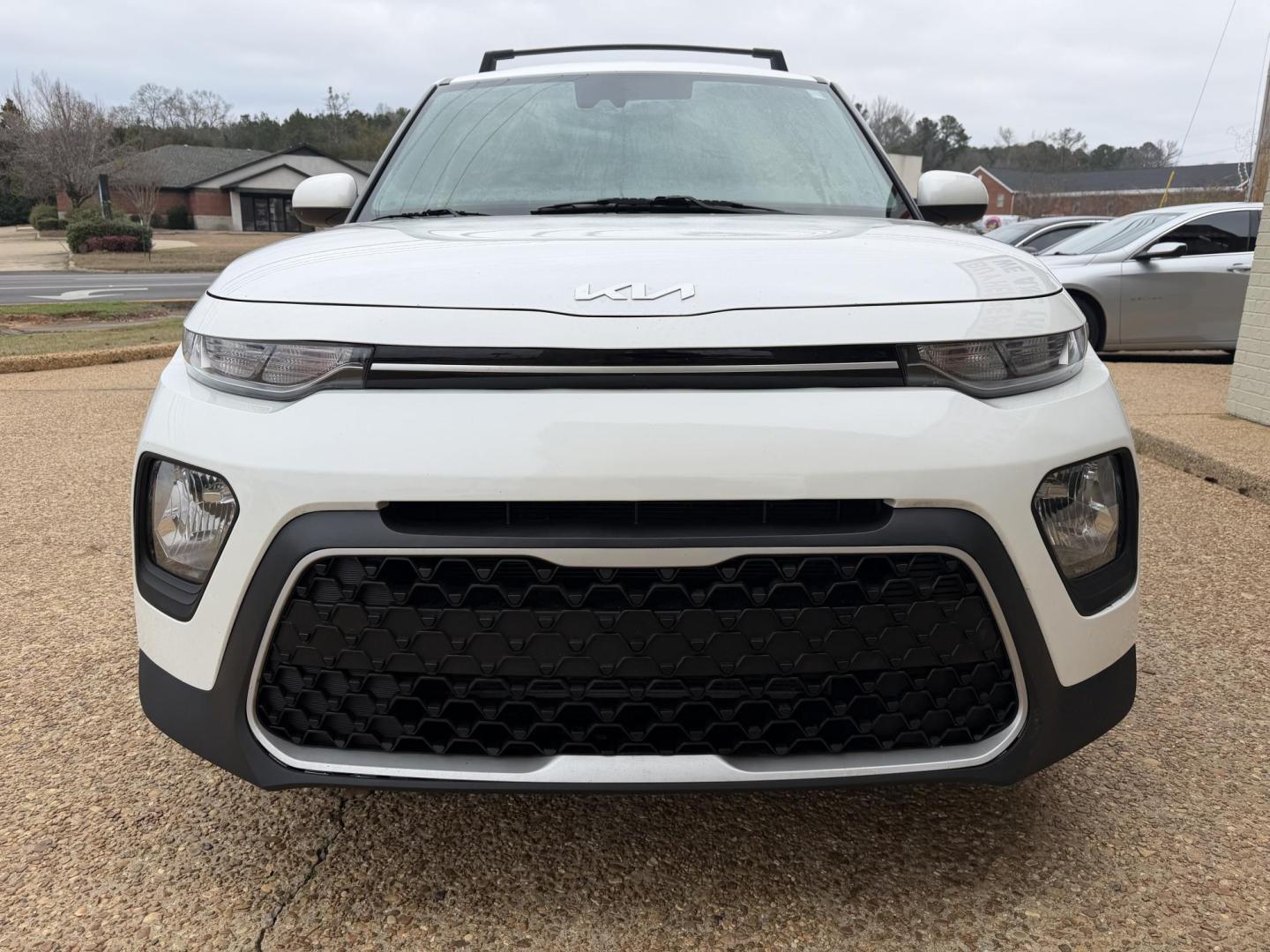 2022 WHITE KIA SOUL LX (KNDJ23AU7N7) , located at 922 W. Beacon St., Philadelphia, MS, 39350, (601) 650-3675, 32.770447, -89.127151 - Photo#1