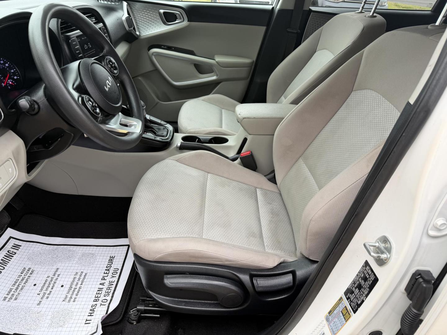 2022 WHITE KIA SOUL LX (KNDJ23AU7N7) , located at 922 W. Beacon St., Philadelphia, MS, 39350, (601) 650-3675, 32.770447, -89.127151 - Photo#9