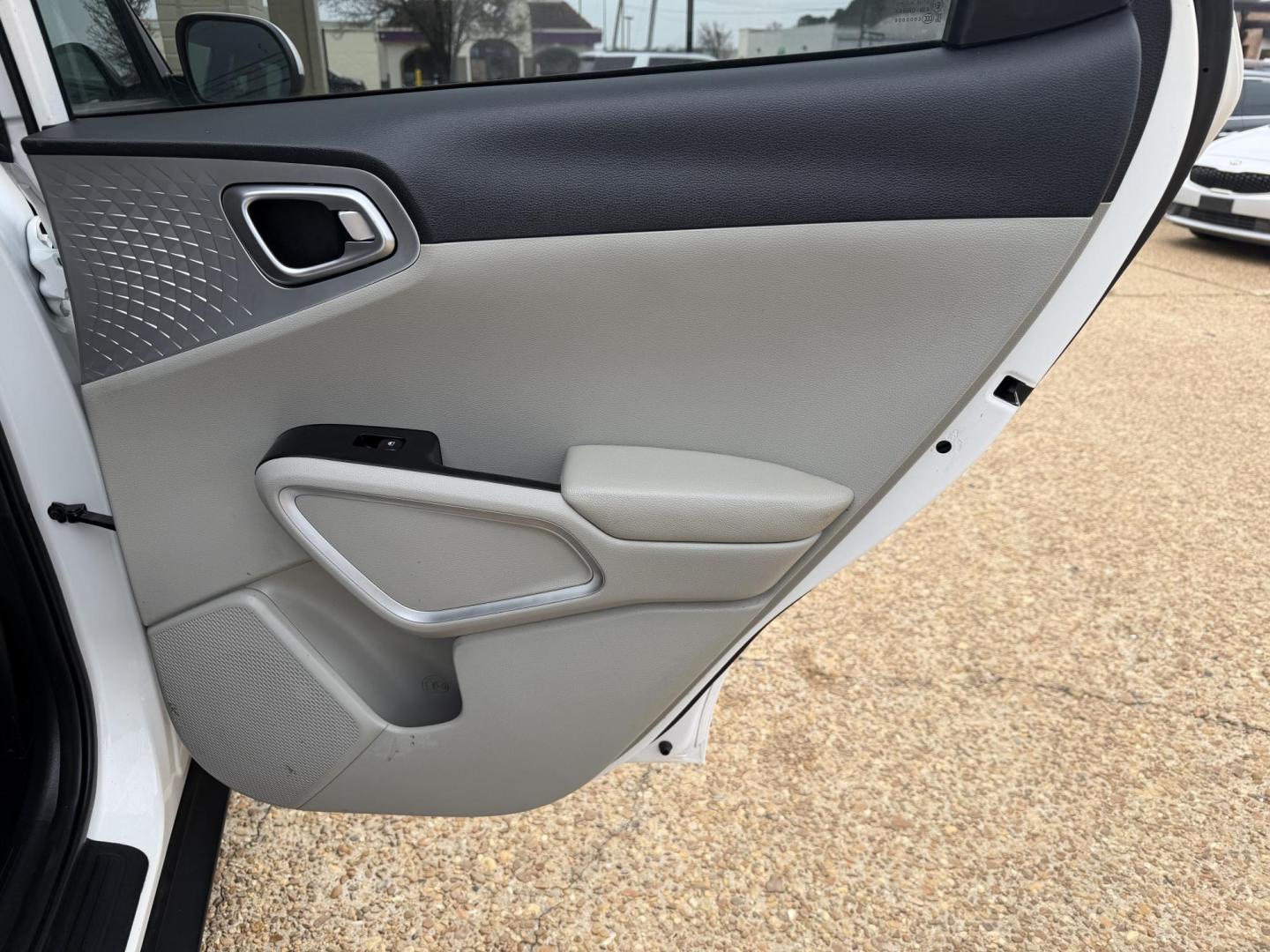 2022 WHITE KIA SOUL LX (KNDJ23AU7N7) , located at 922 W. Beacon St., Philadelphia, MS, 39350, (601) 650-3675, 32.770447, -89.127151 - Photo#15