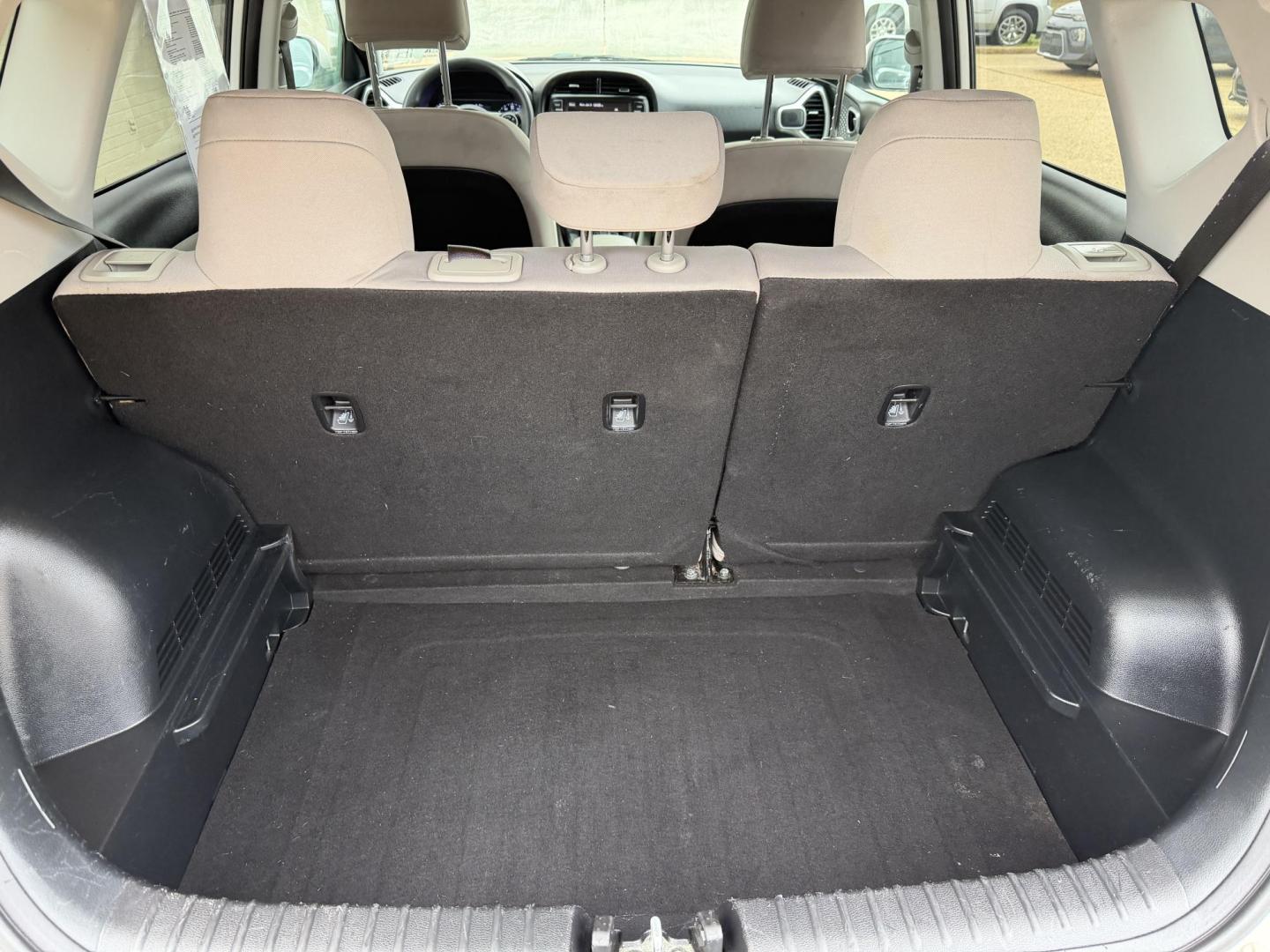 2022 WHITE KIA SOUL LX (KNDJ23AU7N7) , located at 922 W. Beacon St., Philadelphia, MS, 39350, (601) 650-3675, 32.770447, -89.127151 - Photo#19