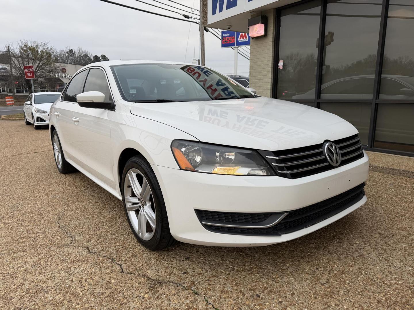 2014 WHITE VOLKSWAGEN PASSAT SE (1VWBT7A35EC) , located at 922 W. Beacon St., Philadelphia, MS, 39350, (601) 650-3675, 32.770447, -89.127151 - Photo#0
