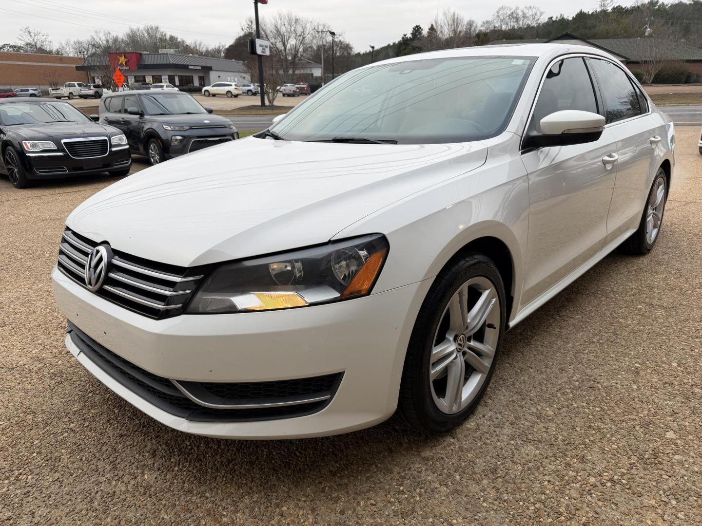 2014 WHITE VOLKSWAGEN PASSAT SE (1VWBT7A35EC) , located at 922 W. Beacon St., Philadelphia, MS, 39350, (601) 650-3675, 32.770447, -89.127151 - Photo#2