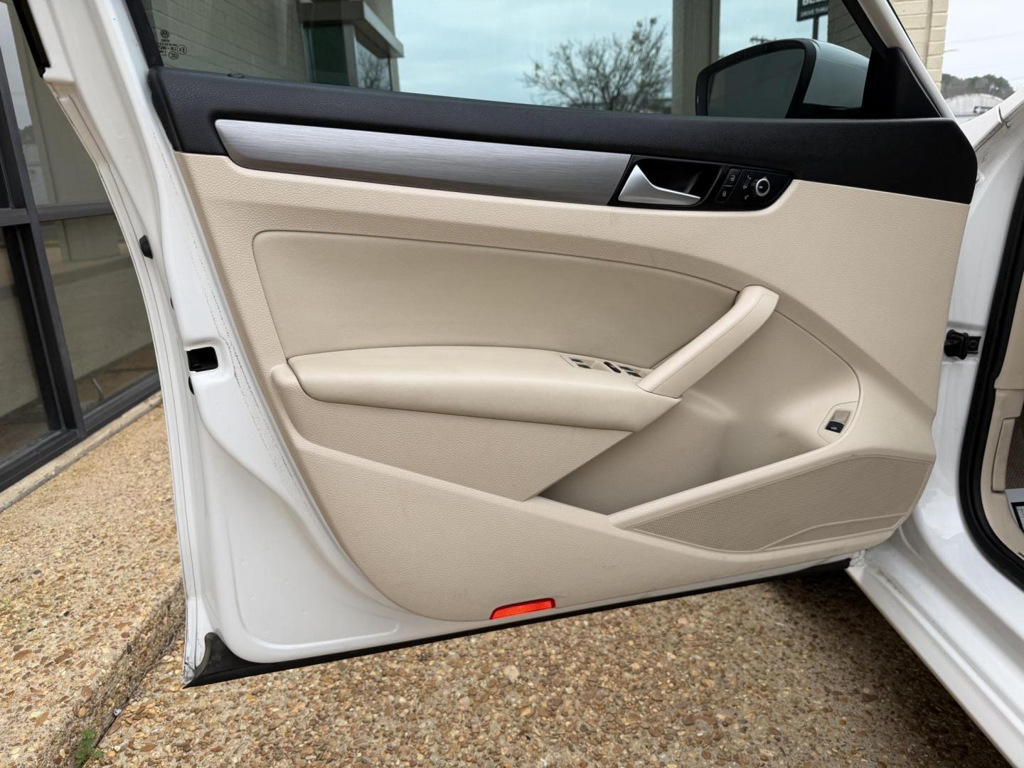 2014 WHITE VOLKSWAGEN PASSAT SE (1VWBT7A35EC) , located at 922 W. Beacon St., Philadelphia, MS, 39350, (601) 650-3675, 32.770447, -89.127151 - Photo#8