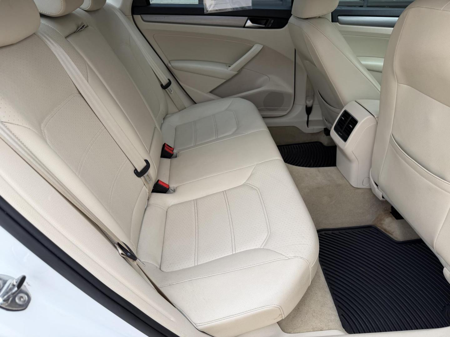 2014 WHITE VOLKSWAGEN PASSAT SE (1VWBT7A35EC) , located at 922 W. Beacon St., Philadelphia, MS, 39350, (601) 650-3675, 32.770447, -89.127151 - Photo#14