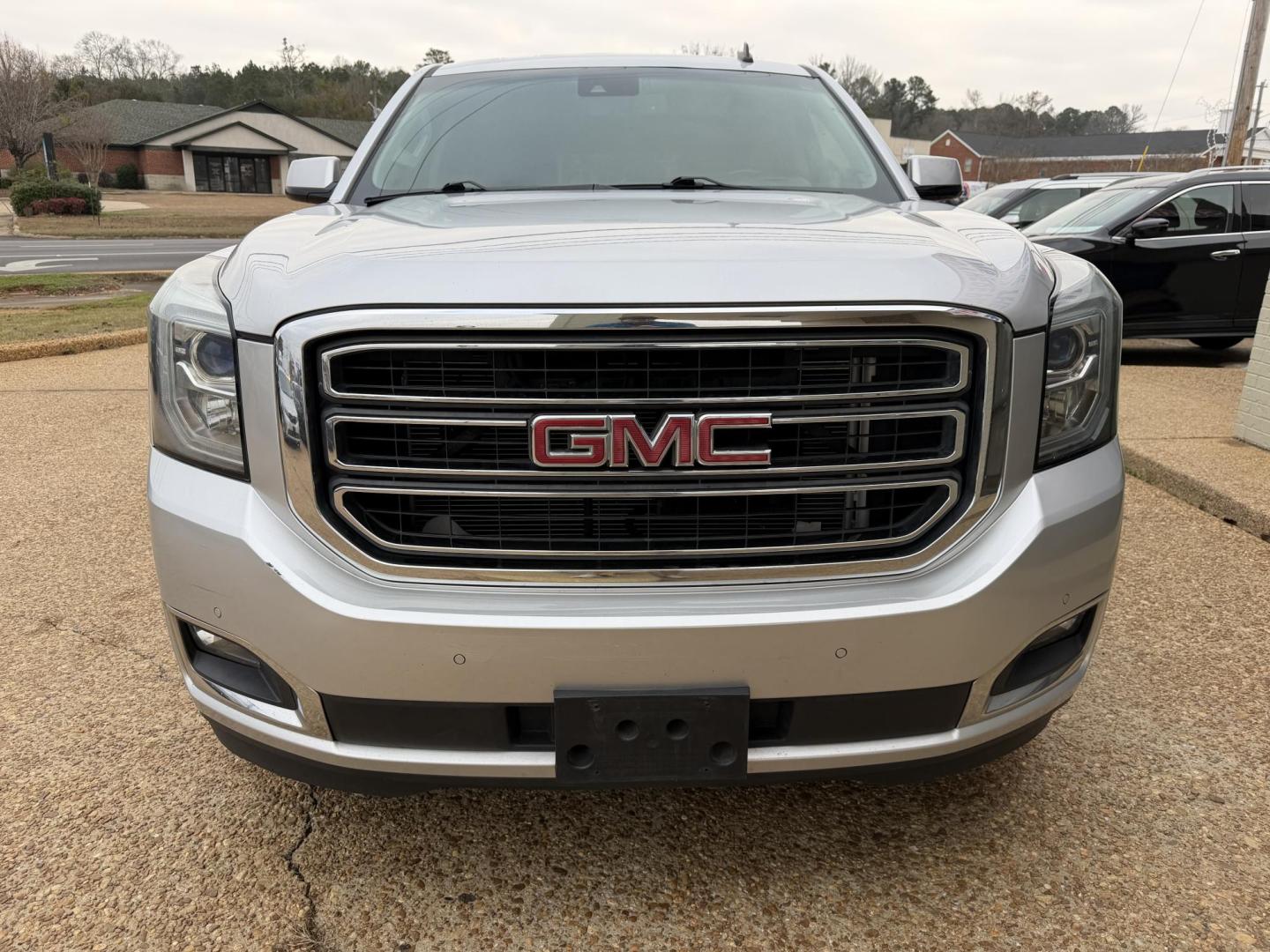 2015 SILVER GMC YUKON SLT (1GKS2BKC0FR) , located at 922 W. Beacon St., Philadelphia, MS, 39350, (601) 650-3675, 32.770447, -89.127151 - Photo#1