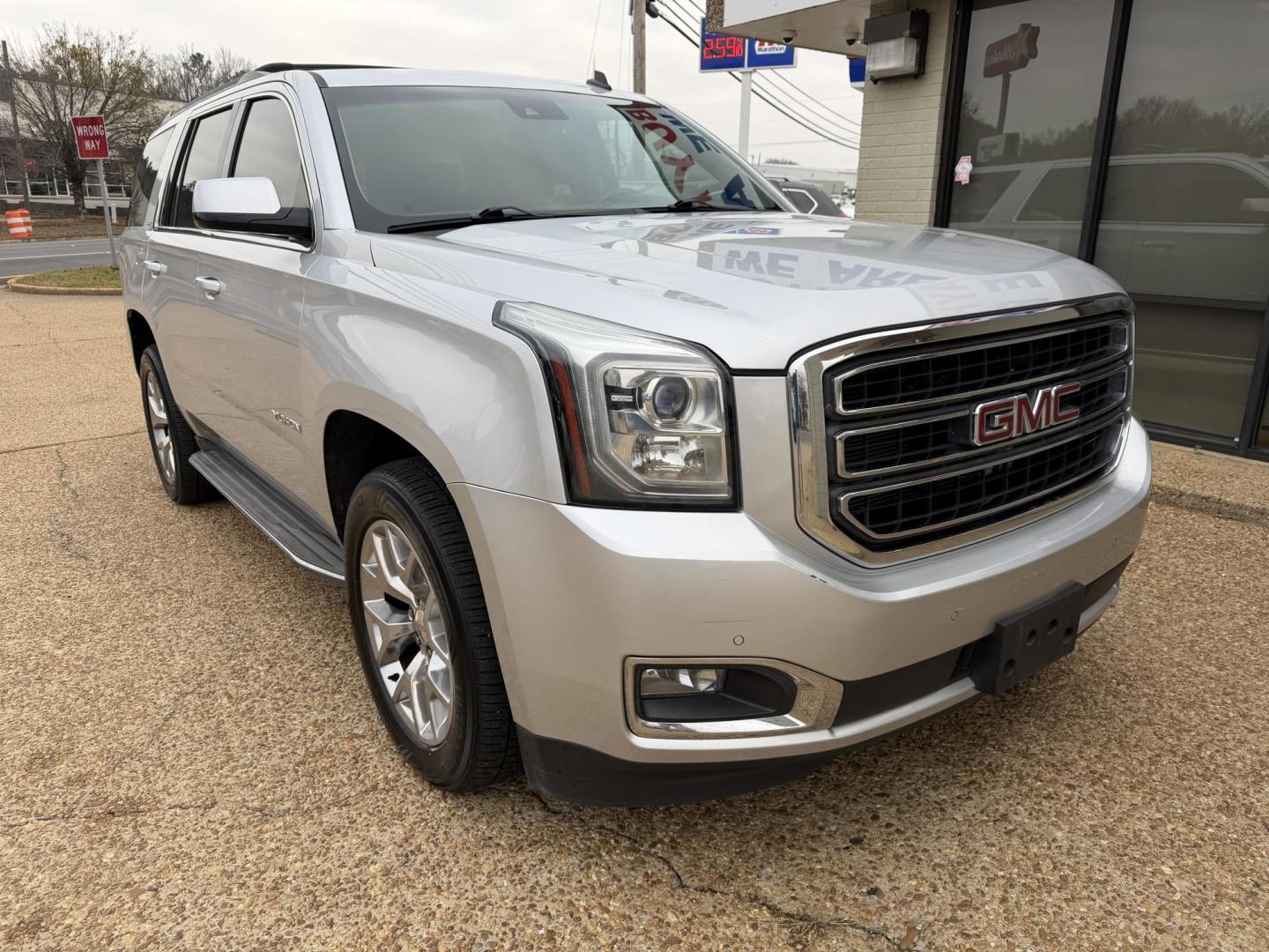 2015 SILVER GMC YUKON SLT (1GKS2BKC0FR) , located at 922 W. Beacon St., Philadelphia, MS, 39350, (601) 650-3675, 32.770447, -89.127151 - Photo#0