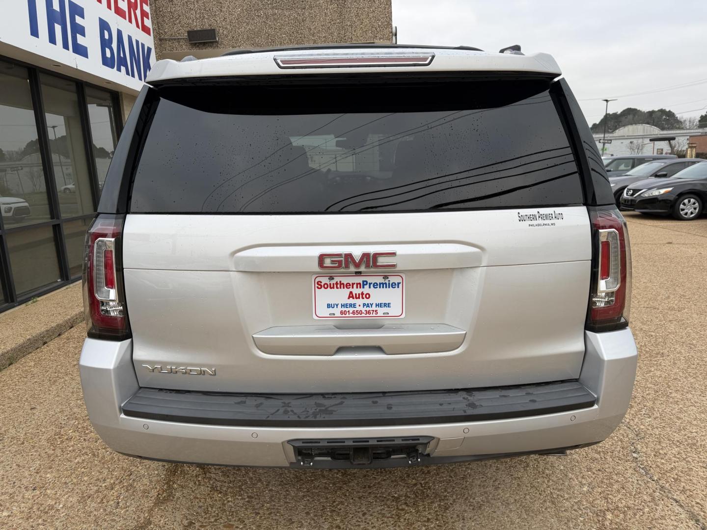 2015 SILVER GMC YUKON SLT (1GKS2BKC0FR) , located at 922 W. Beacon St., Philadelphia, MS, 39350, (601) 650-3675, 32.770447, -89.127151 - Photo#4