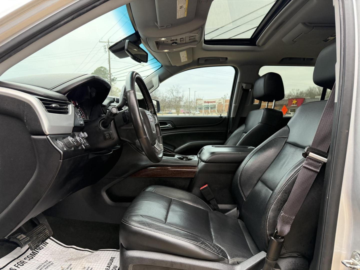 2015 SILVER GMC YUKON SLT (1GKS2BKC0FR) , located at 922 W. Beacon St., Philadelphia, MS, 39350, (601) 650-3675, 32.770447, -89.127151 - Photo#9