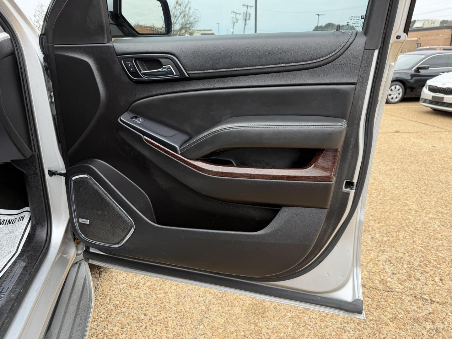 2015 SILVER GMC YUKON SLT (1GKS2BKC0FR) , located at 922 W. Beacon St., Philadelphia, MS, 39350, (601) 650-3675, 32.770447, -89.127151 - Photo#11