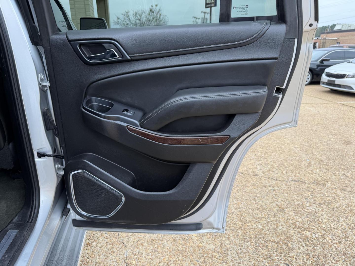 2015 SILVER GMC YUKON SLT (1GKS2BKC0FR) , located at 922 W. Beacon St., Philadelphia, MS, 39350, (601) 650-3675, 32.770447, -89.127151 - Photo#15