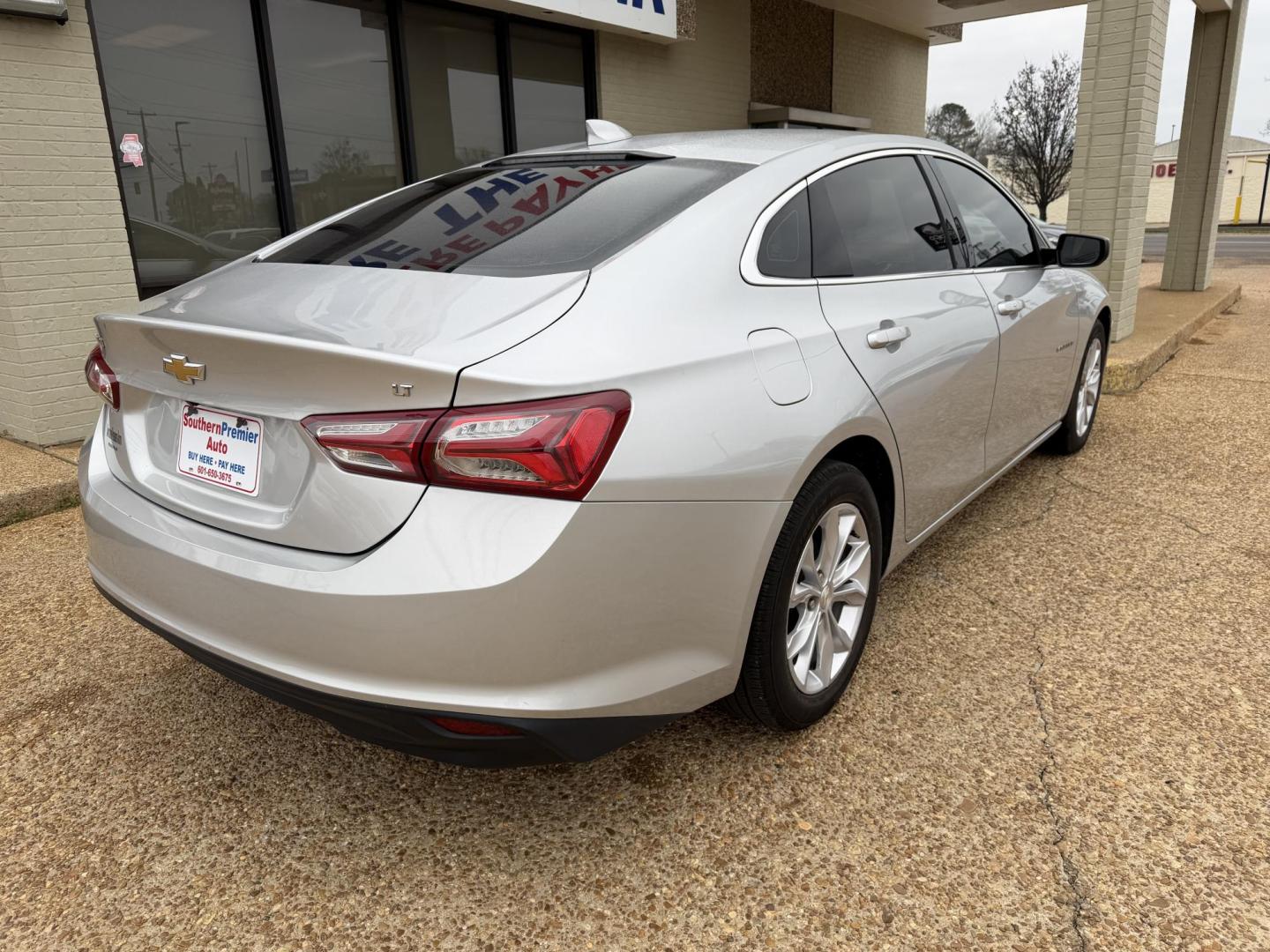 2022 SILVER CHEVROLET MALIBU LT (1LT) (1G1ZD5ST2NF) , located at 922 W. Beacon St., Philadelphia, MS, 39350, (601) 650-3675, 32.770447, -89.127151 - Photo#5