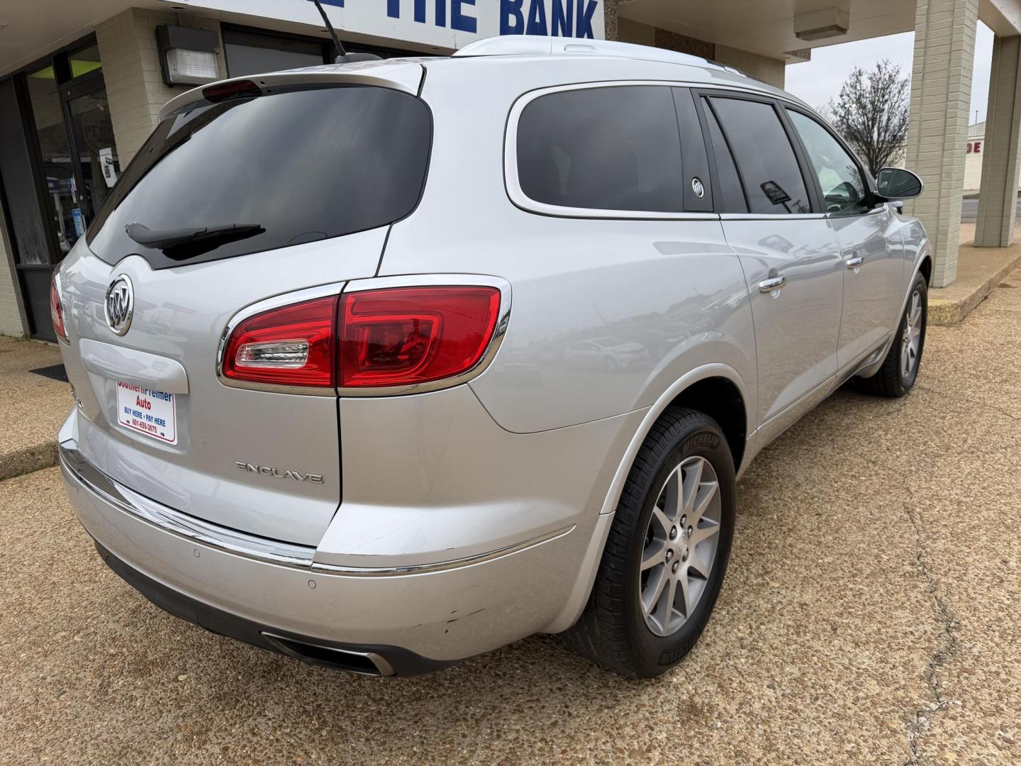 2017 SILVER BUICK ENCLAVE CONVENIENCE (5GAKRAKDXHJ) , located at 922 W. Beacon St., Philadelphia, MS, 39350, (601) 650-3675, 32.770447, -89.127151 - Photo#5