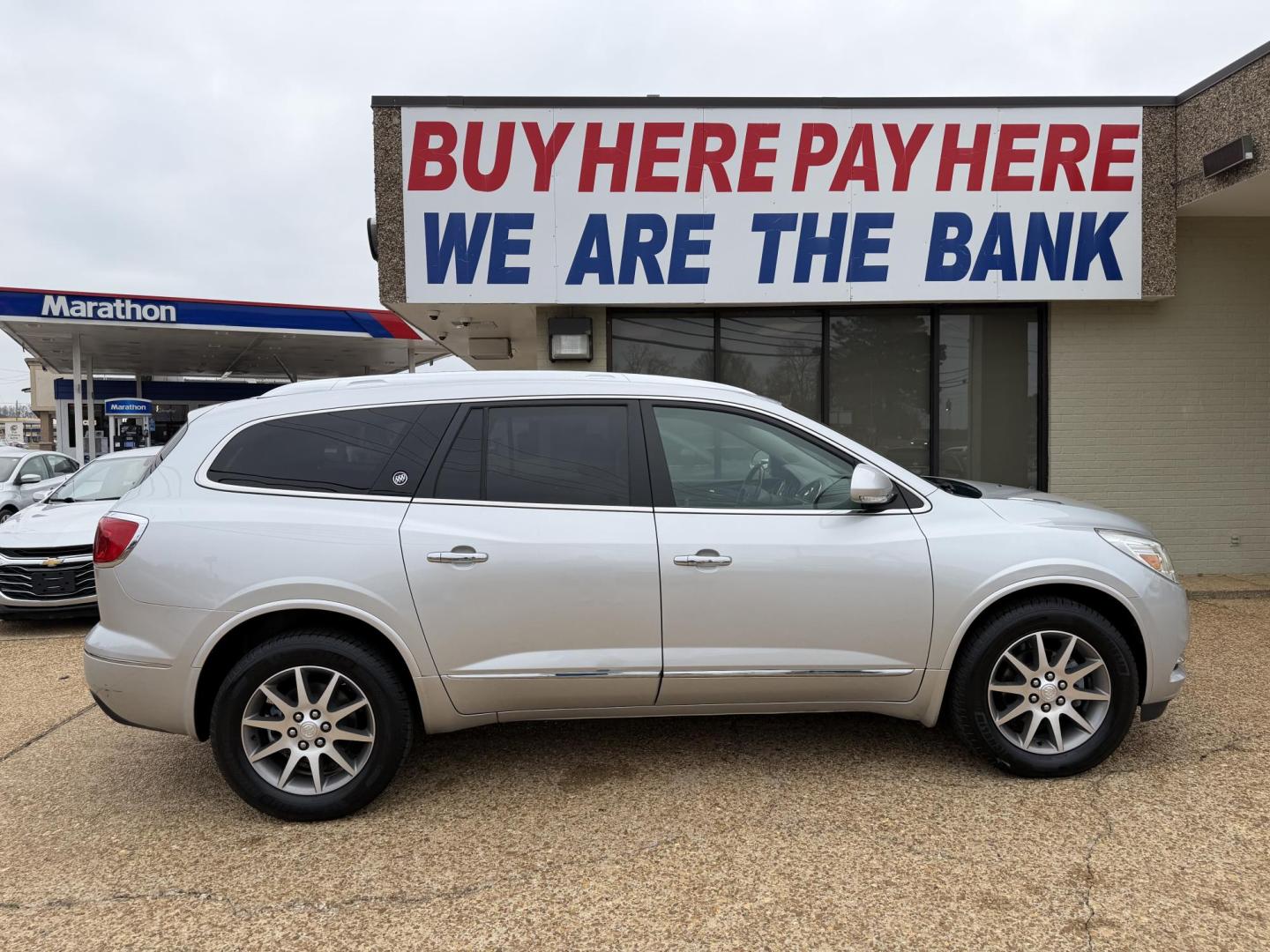 2017 SILVER BUICK ENCLAVE CONVENIENCE (5GAKRAKDXHJ) , located at 922 W. Beacon St., Philadelphia, MS, 39350, (601) 650-3675, 32.770447, -89.127151 - Photo#6