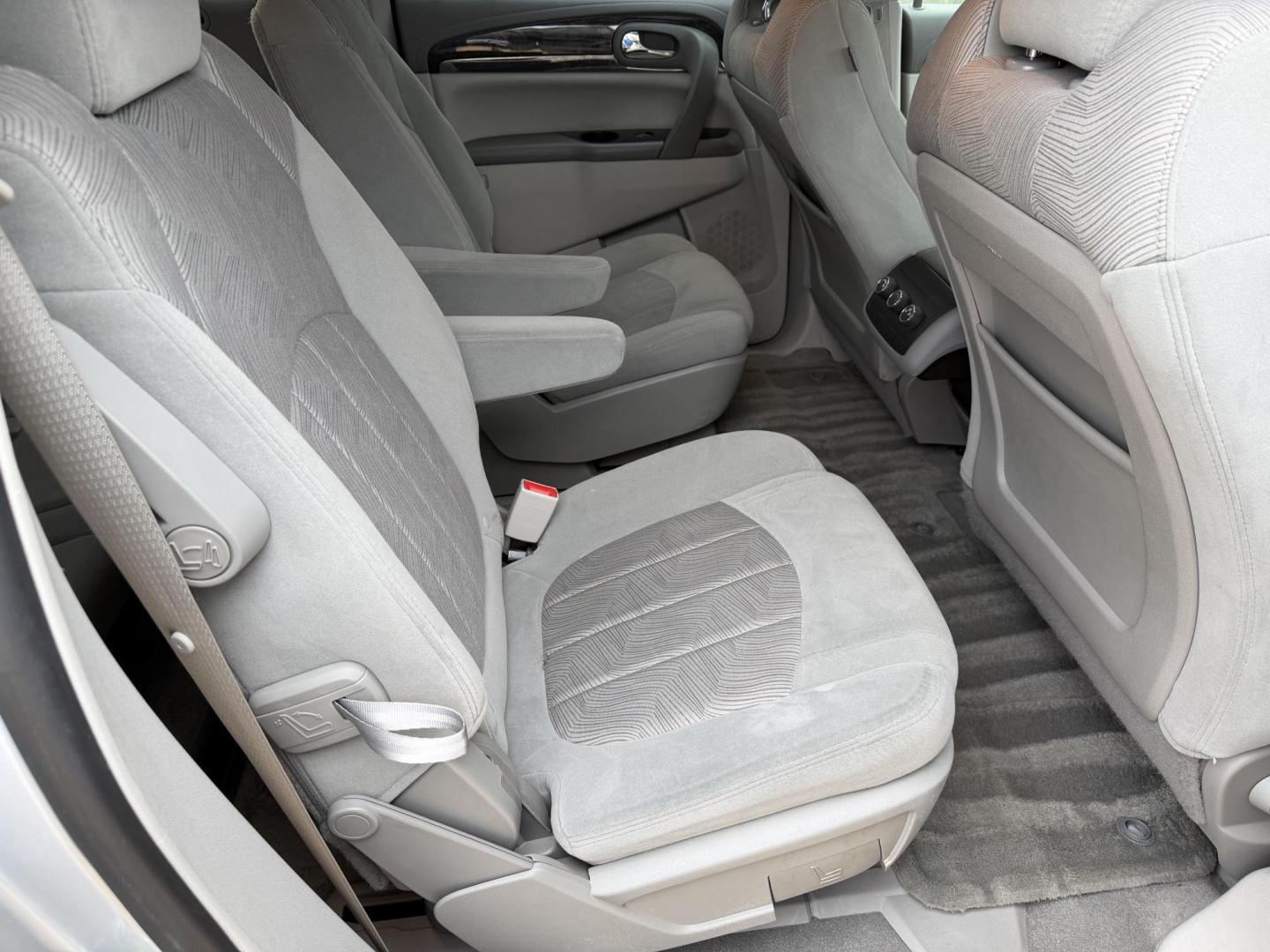 2017 SILVER BUICK ENCLAVE CONVENIENCE (5GAKRAKDXHJ) , located at 922 W. Beacon St., Philadelphia, MS, 39350, (601) 650-3675, 32.770447, -89.127151 - Photo#14