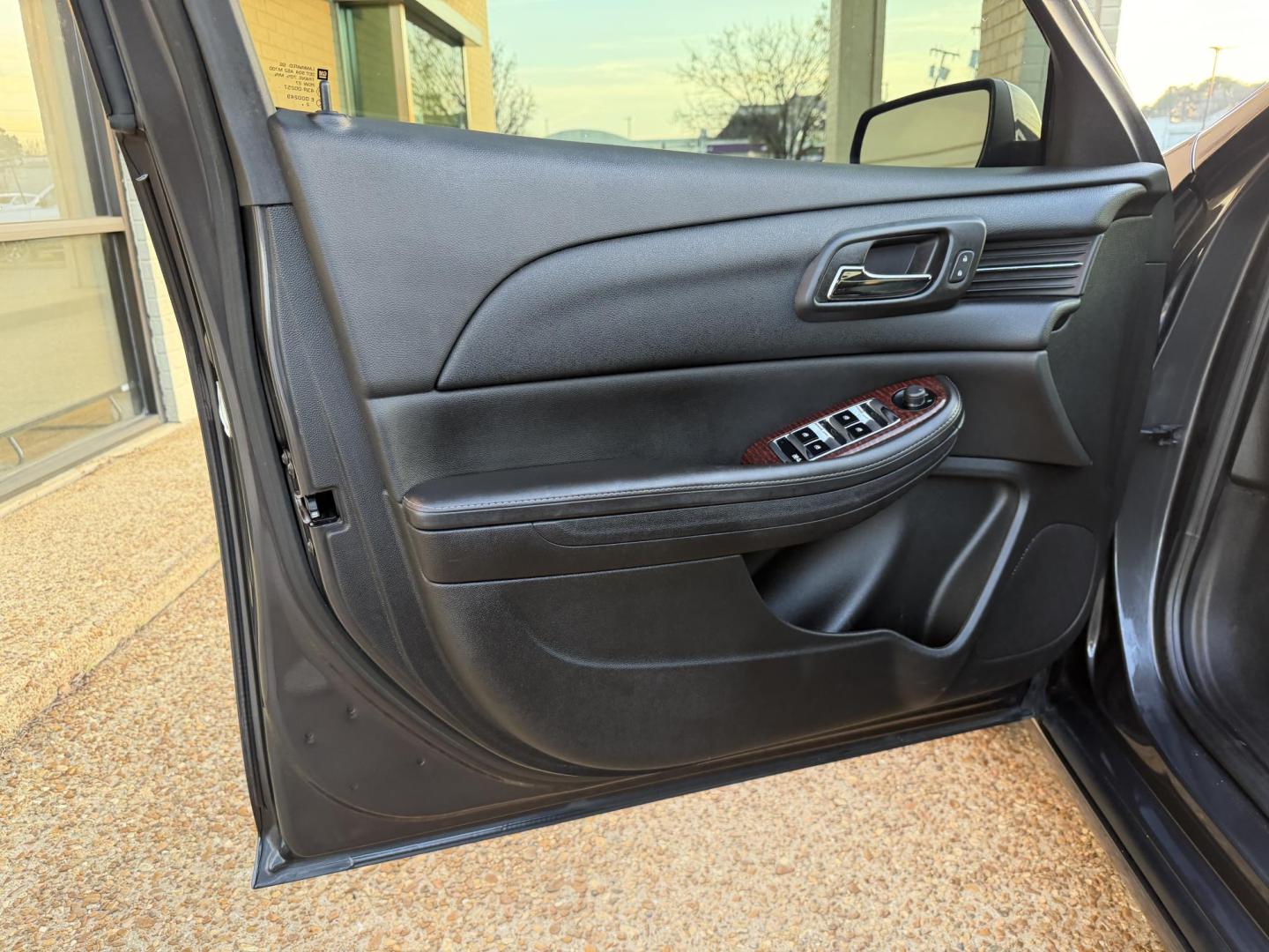 2013 GRAY CHEVROLET MALIBU 1LT (1G11C5SA7DF) , located at 922 W. Beacon St., Philadelphia, MS, 39350, (601) 650-3675, 32.770447, -89.127151 - Photo#8