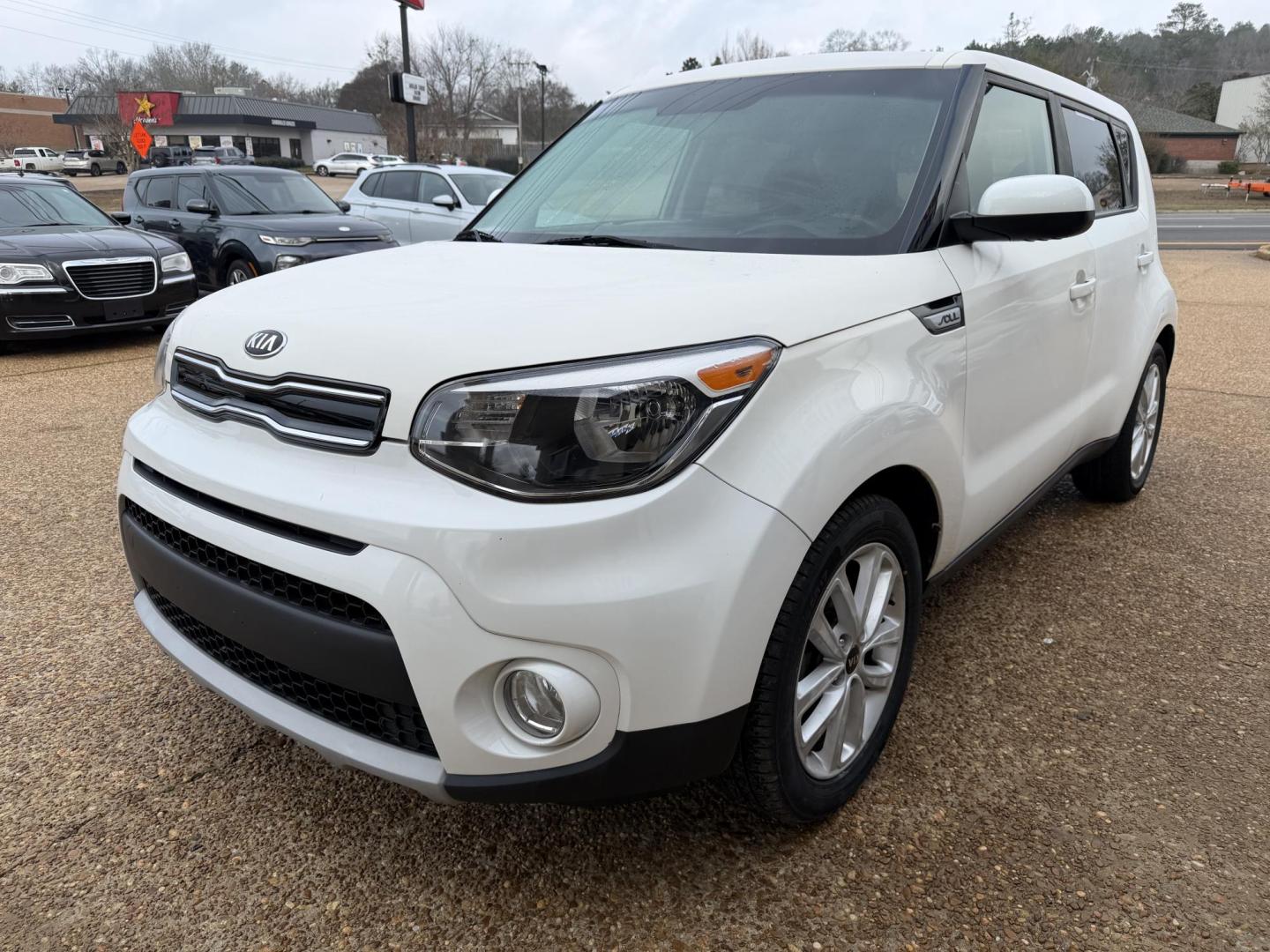 2019 WHITE KIA SOUL + (PLUS) (KNDJP3A55K7) , located at 922 W. Beacon St., Philadelphia, MS, 39350, (601) 650-3675, 32.770447, -89.127151 - Photo#2