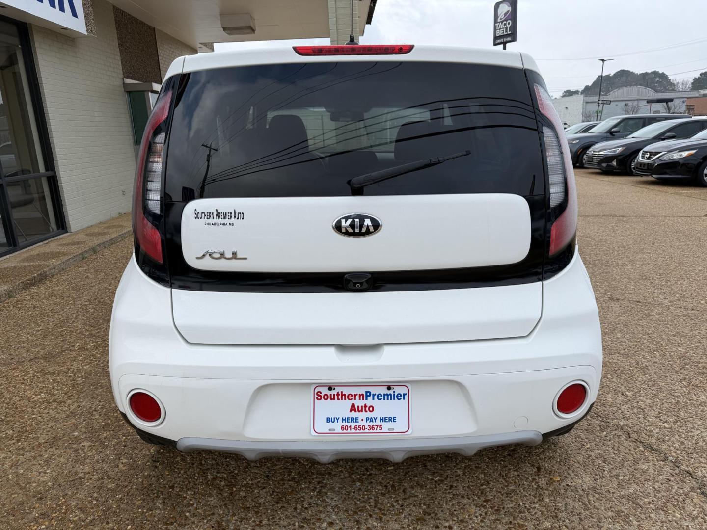 2019 WHITE KIA SOUL + (PLUS) (KNDJP3A55K7) , located at 922 W. Beacon St., Philadelphia, MS, 39350, (601) 650-3675, 32.770447, -89.127151 - Photo#4