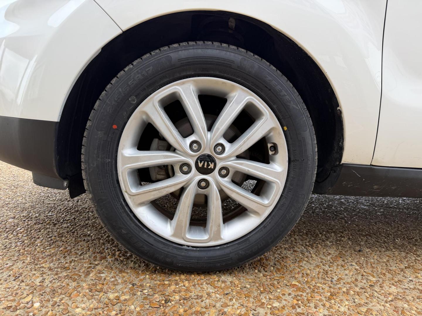 2019 WHITE KIA SOUL + (PLUS) (KNDJP3A55K7) , located at 922 W. Beacon St., Philadelphia, MS, 39350, (601) 650-3675, 32.770447, -89.127151 - Photo#7