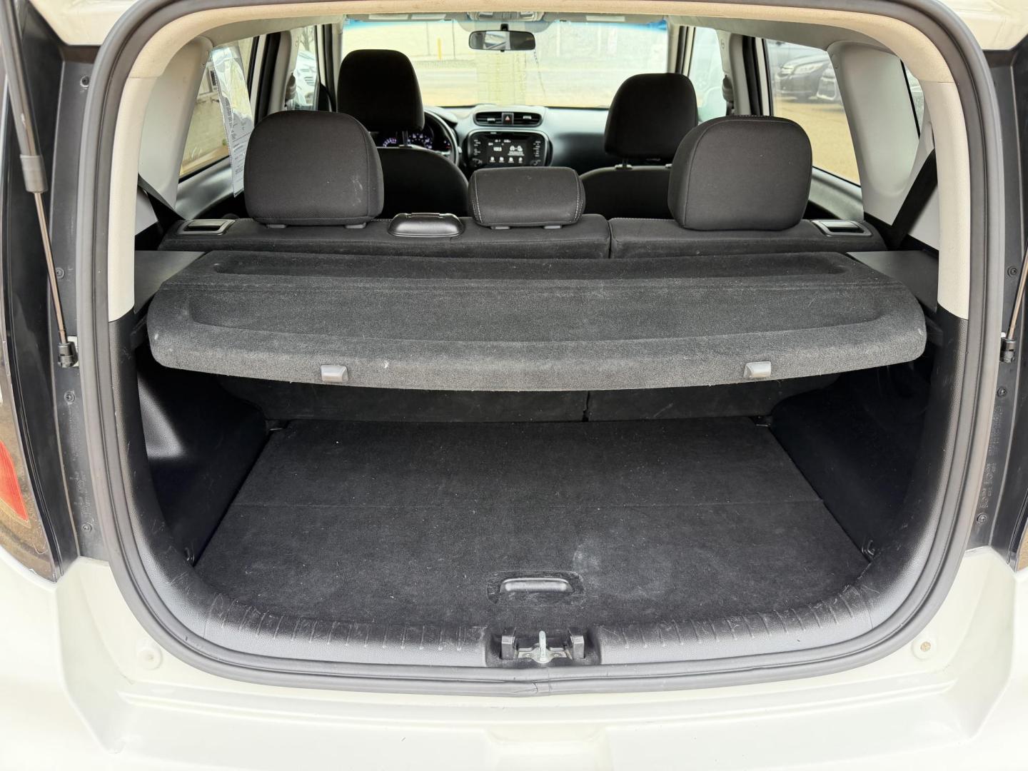 2019 WHITE KIA SOUL + (PLUS) (KNDJP3A55K7) , located at 922 W. Beacon St., Philadelphia, MS, 39350, (601) 650-3675, 32.770447, -89.127151 - Photo#19