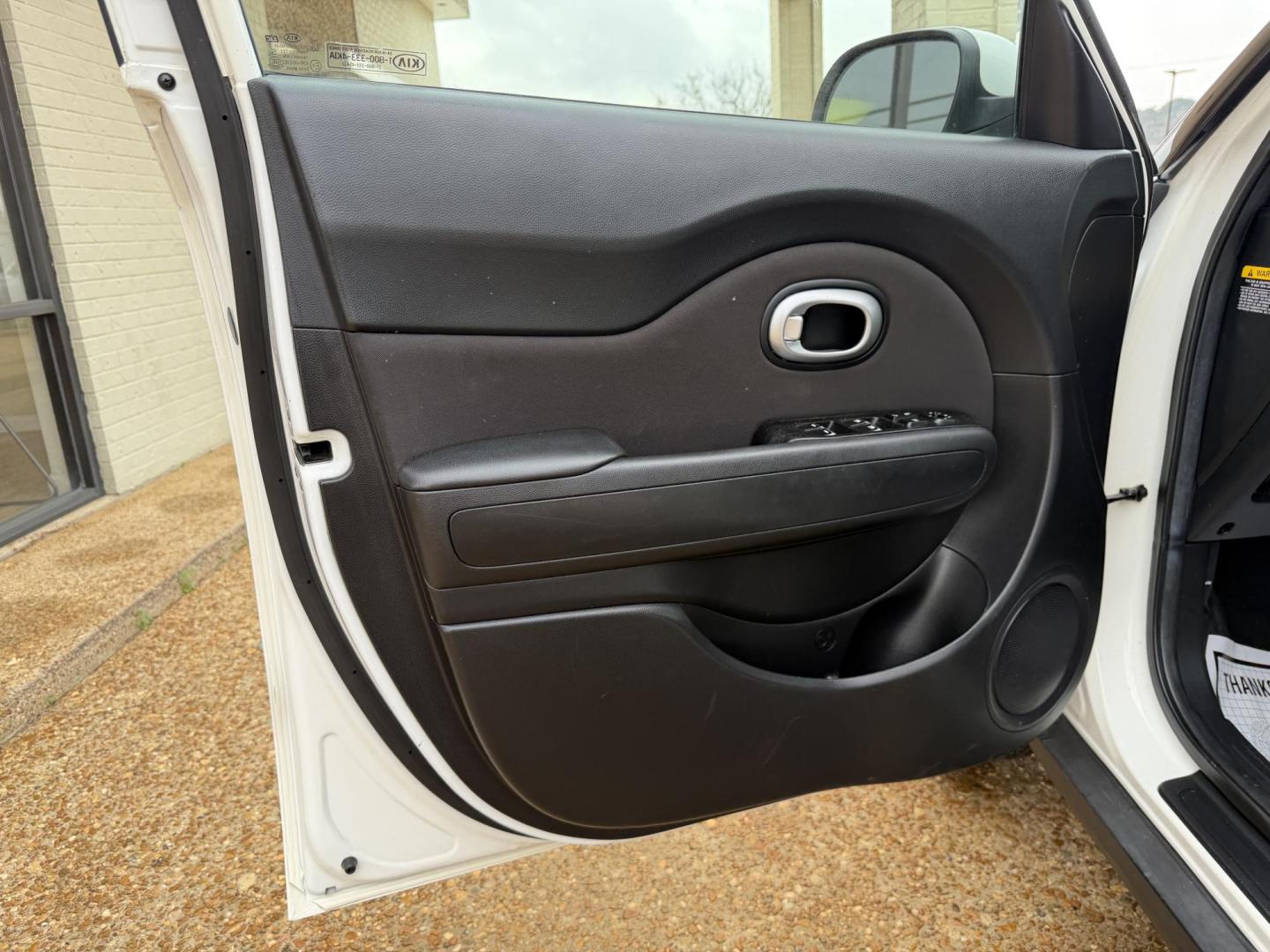 2019 WHITE KIA SOUL + (PLUS) (KNDJP3A55K7) , located at 922 W. Beacon St., Philadelphia, MS, 39350, (601) 650-3675, 32.770447, -89.127151 - Photo#8