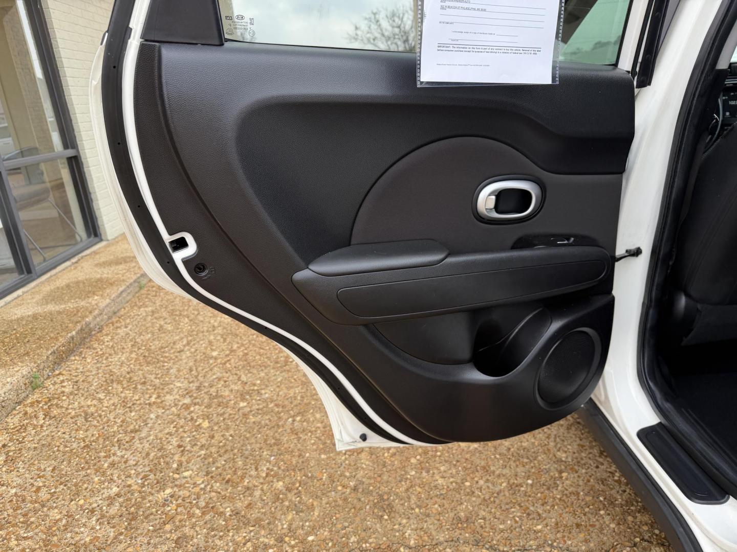 2019 WHITE KIA SOUL + (PLUS) (KNDJP3A55K7) , located at 922 W. Beacon St., Philadelphia, MS, 39350, (601) 650-3675, 32.770447, -89.127151 - Photo#12