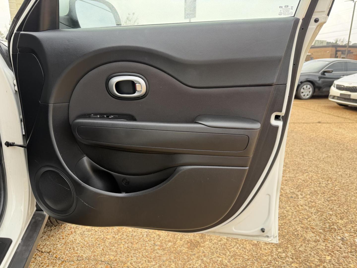 2019 WHITE KIA SOUL + (PLUS) (KNDJP3A55K7) , located at 922 W. Beacon St., Philadelphia, MS, 39350, (601) 650-3675, 32.770447, -89.127151 - Photo#11