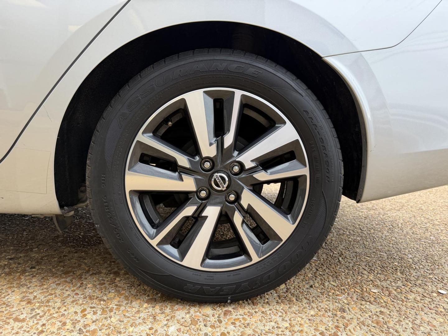 2021 SILVER NISSAN VERSA SV (3N1CN8EV9ML) , located at 922 W. Beacon St., Philadelphia, MS, 39350, (601) 650-3675, 32.770447, -89.127151 - Photo#7