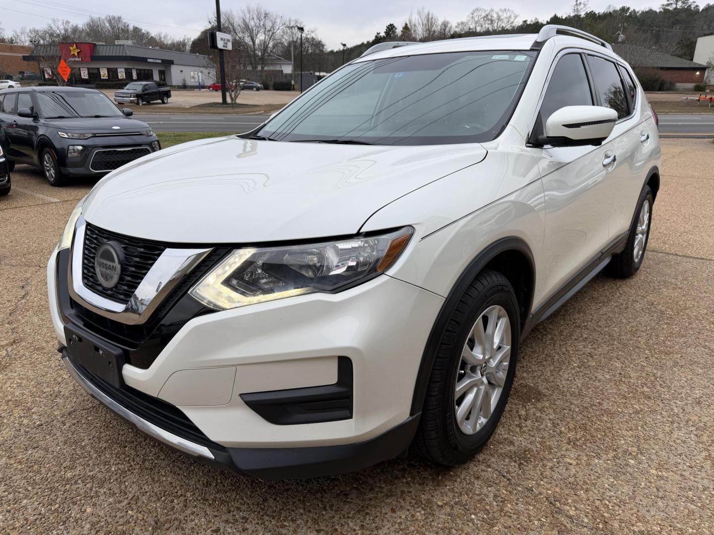 2018 WHITE NISSAN ROGUE SV (5N1AT2MT4JC) , located at 922 W. Beacon St., Philadelphia, MS, 39350, (601) 650-3675, 32.770447, -89.127151 - Photo#2