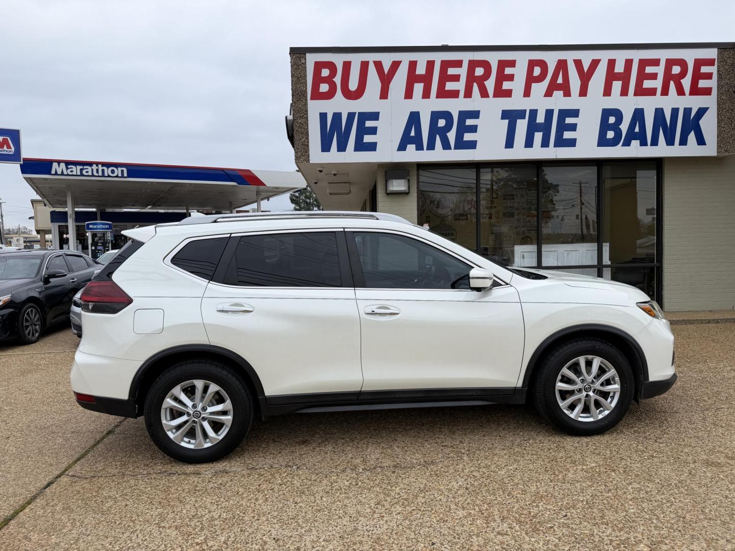 2018 WHITE NISSAN ROGUE SV (5N1AT2MT4JC) , located at 922 W. Beacon St., Philadelphia, MS, 39350, (601) 650-3675, 32.770447, -89.127151 - Photo#6