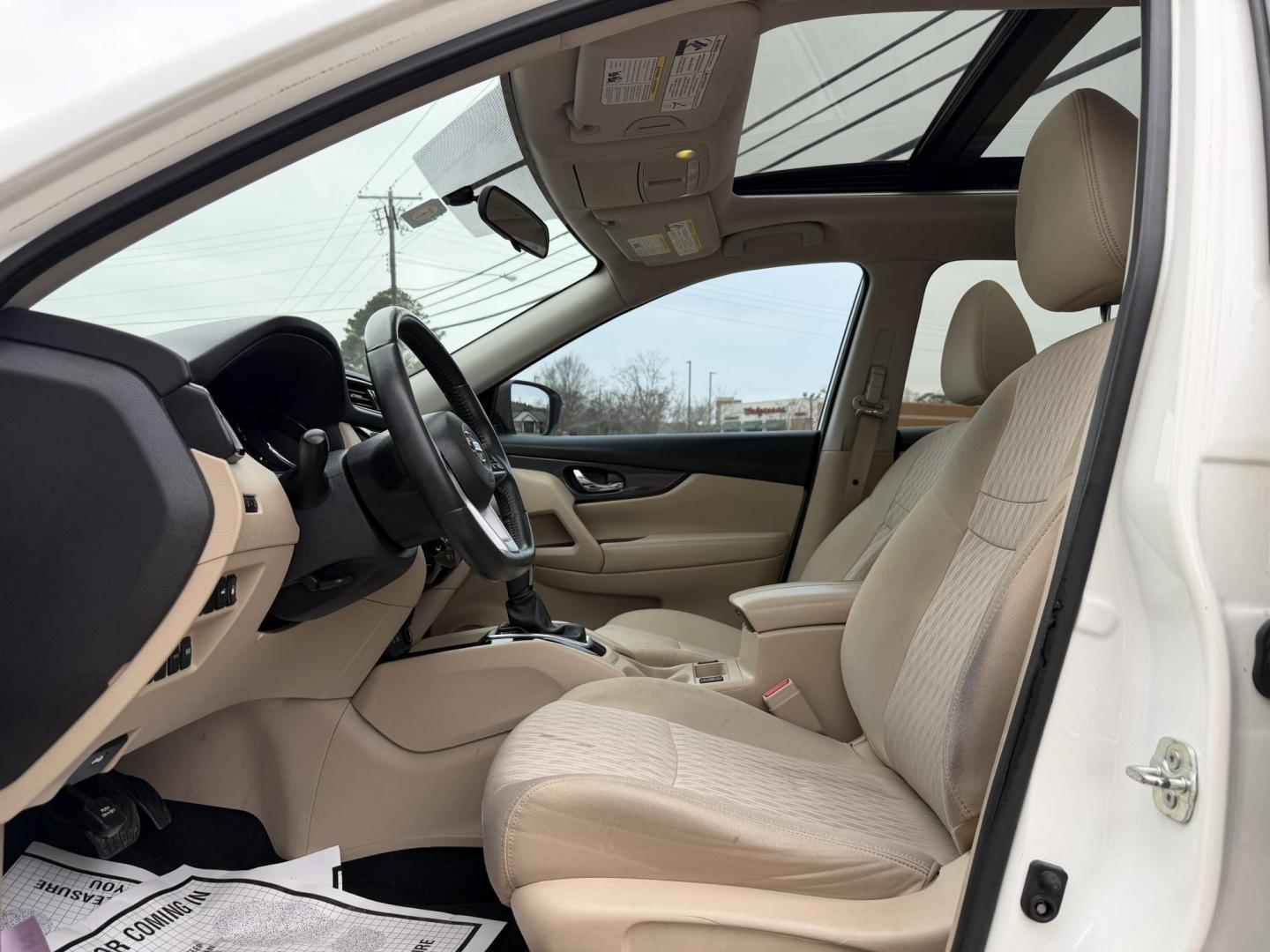 2018 WHITE NISSAN ROGUE SV (5N1AT2MT4JC) , located at 922 W. Beacon St., Philadelphia, MS, 39350, (601) 650-3675, 32.770447, -89.127151 - Photo#9