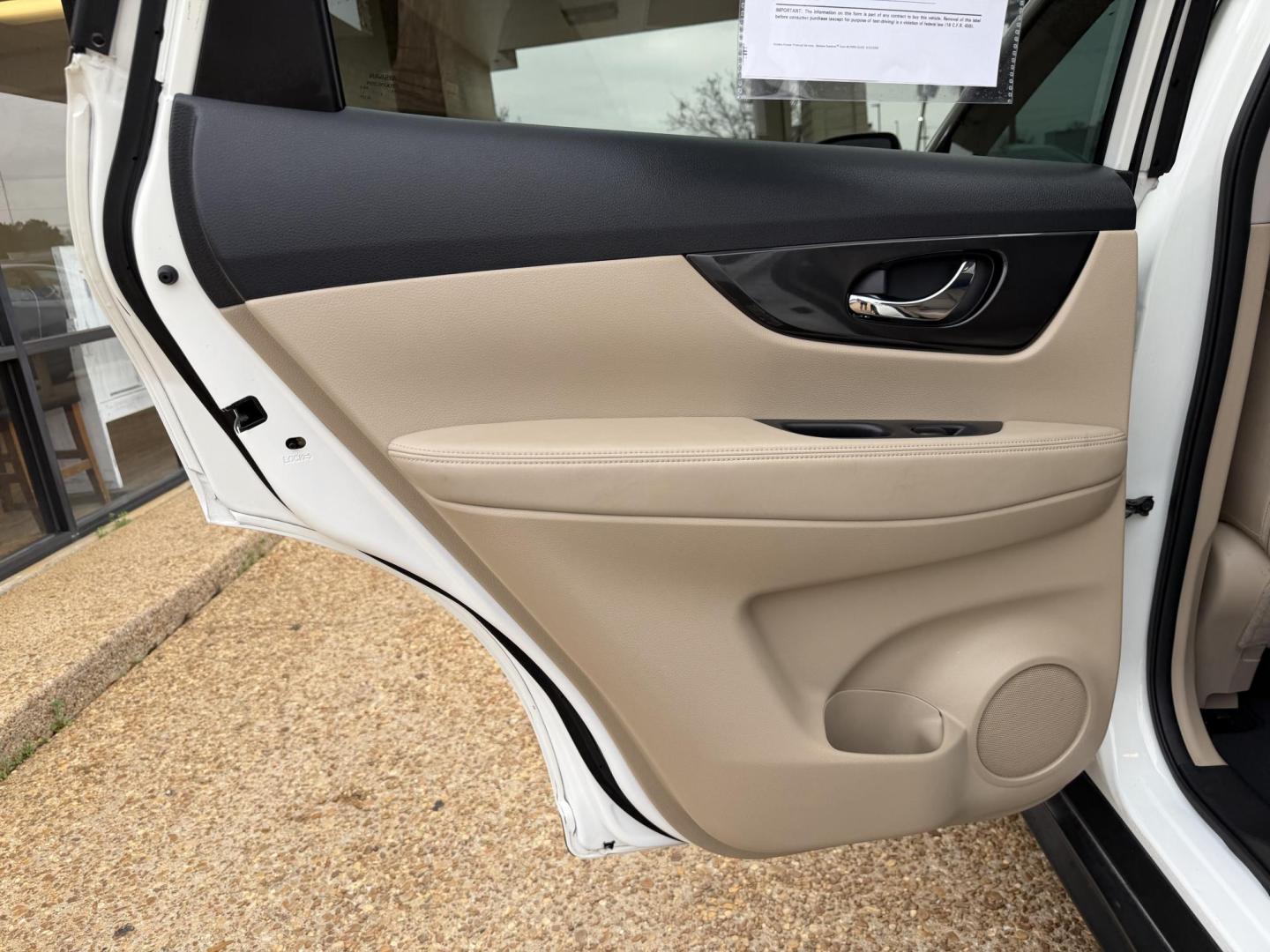 2018 WHITE NISSAN ROGUE SV (5N1AT2MT4JC) , located at 922 W. Beacon St., Philadelphia, MS, 39350, (601) 650-3675, 32.770447, -89.127151 - Photo#12