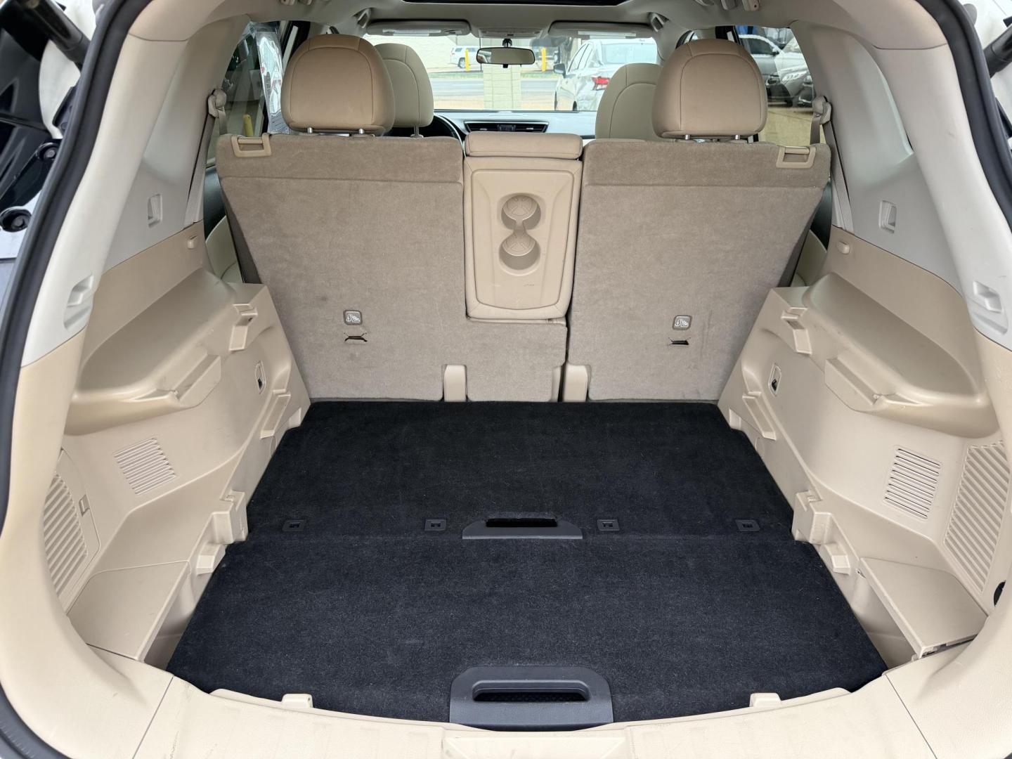 2018 WHITE NISSAN ROGUE SV (5N1AT2MT4JC) , located at 922 W. Beacon St., Philadelphia, MS, 39350, (601) 650-3675, 32.770447, -89.127151 - Photo#19