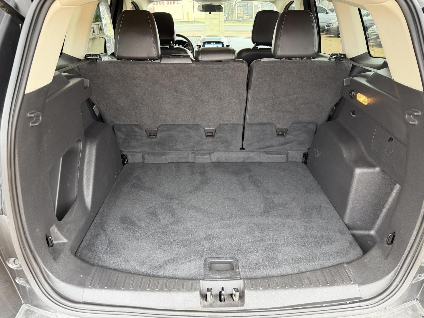 2019 GRAY FORD ESCAPE SE (1FMCU0GD1KU) , located at 922 W. Beacon St., Philadelphia, MS, 39350, (601) 650-3675, 32.770447, -89.127151 - Photo#19