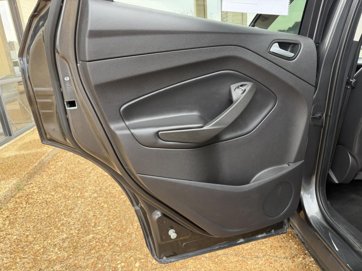 2019 GRAY FORD ESCAPE SE (1FMCU0GD1KU) , located at 922 W. Beacon St., Philadelphia, MS, 39350, (601) 650-3675, 32.770447, -89.127151 - Photo#12