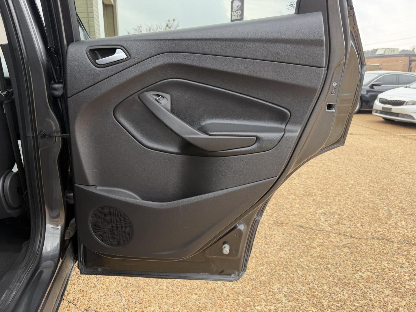 2019 GRAY FORD ESCAPE SE (1FMCU0GD1KU) , located at 922 W. Beacon St., Philadelphia, MS, 39350, (601) 650-3675, 32.770447, -89.127151 - Photo#15