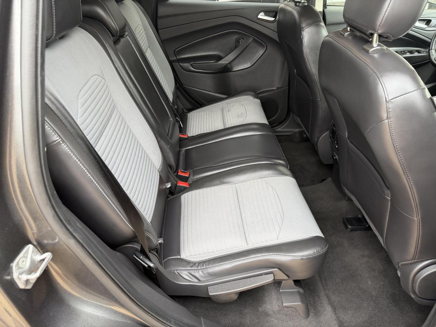 2019 GRAY FORD ESCAPE SE (1FMCU0GD1KU) , located at 922 W. Beacon St., Philadelphia, MS, 39350, (601) 650-3675, 32.770447, -89.127151 - Photo#14