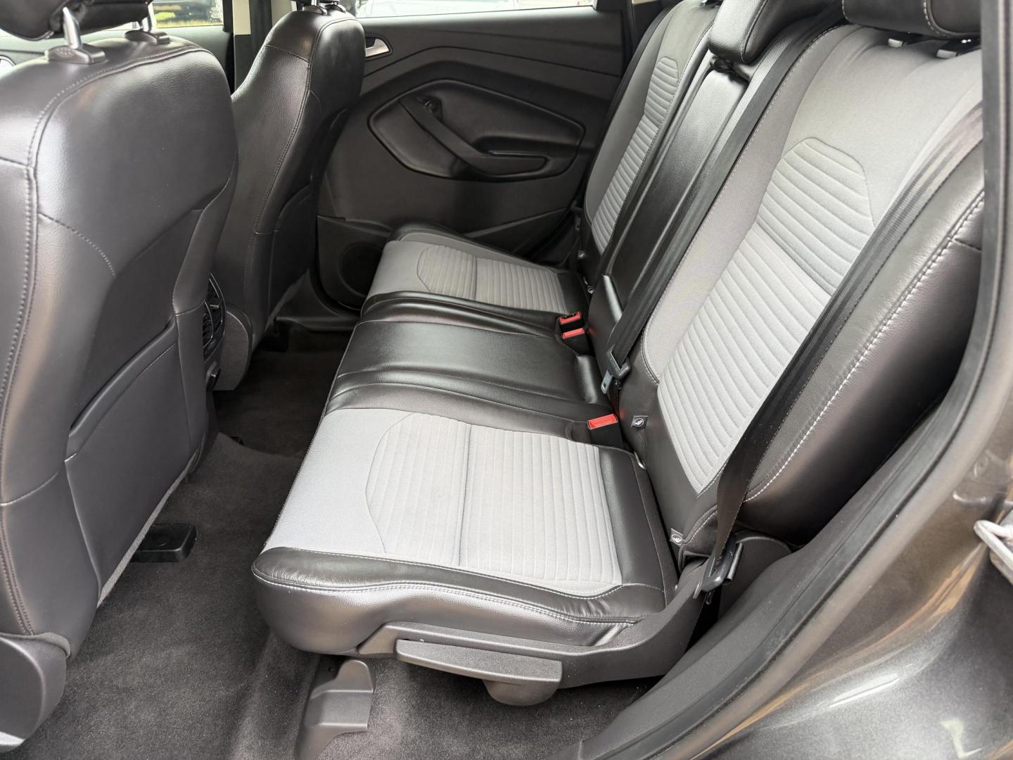 2019 GRAY FORD ESCAPE SE (1FMCU0GD1KU) , located at 922 W. Beacon St., Philadelphia, MS, 39350, (601) 650-3675, 32.770447, -89.127151 - Photo#13