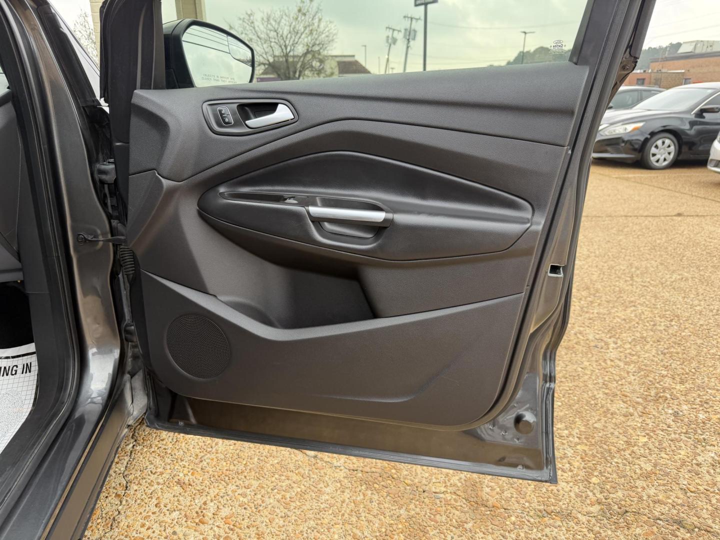 2019 GRAY FORD ESCAPE SE (1FMCU0GD1KU) , located at 922 W. Beacon St., Philadelphia, MS, 39350, (601) 650-3675, 32.770447, -89.127151 - Photo#11