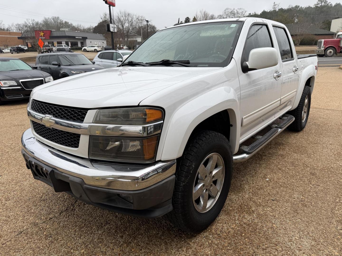 2011 WHITE CHEVROLET COLORADO 2LT (1GCHSDFE2B8) , located at 922 W. Beacon St., Philadelphia, MS, 39350, (601) 650-3675, 32.770447, -89.127151 - Photo#2