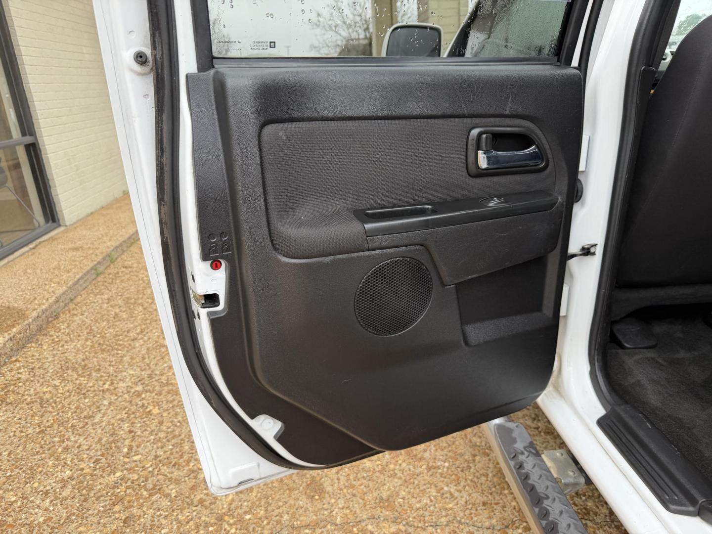 2011 WHITE CHEVROLET COLORADO 2LT (1GCHSDFE2B8) , located at 922 W. Beacon St., Philadelphia, MS, 39350, (601) 650-3675, 32.770447, -89.127151 - Photo#12