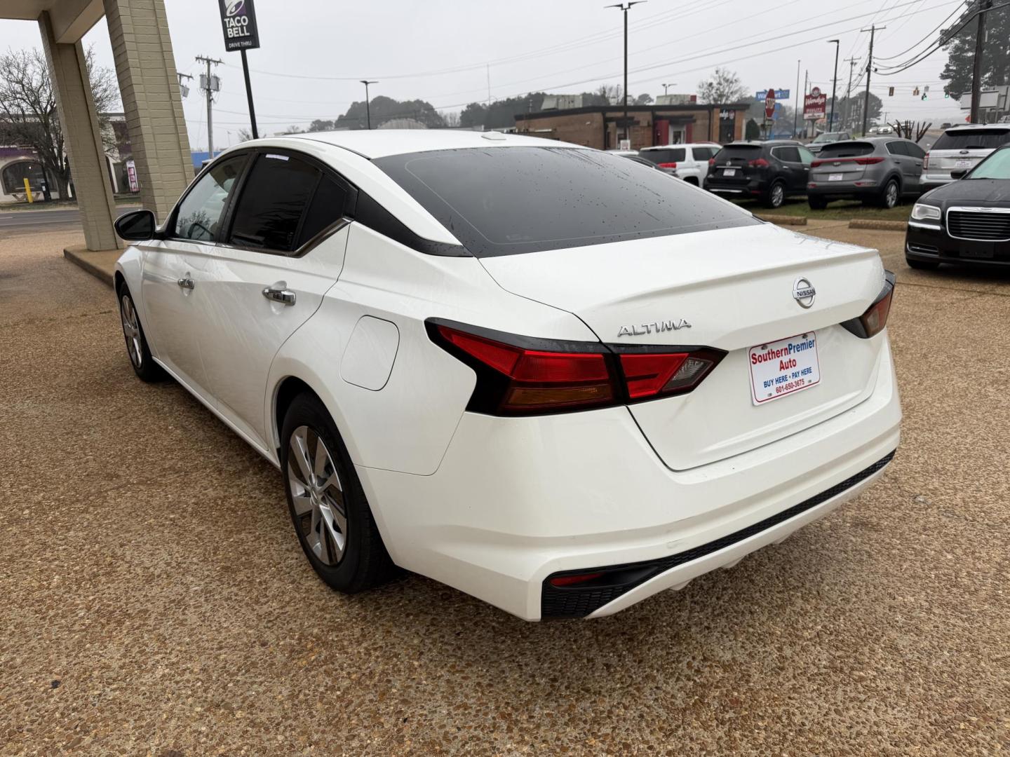 2020 WHITE NISSAN ALTIMA 2.5 S (1N4BL4BV2LC) , located at 922 W. Beacon St., Philadelphia, MS, 39350, (601) 650-3675, 32.770447, -89.127151 - Photo#3