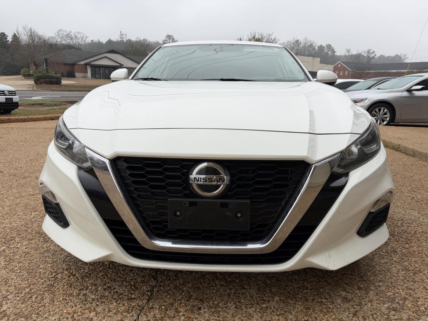 2020 WHITE NISSAN ALTIMA 2.5 S (1N4BL4BV2LC) , located at 922 W. Beacon St., Philadelphia, MS, 39350, (601) 650-3675, 32.770447, -89.127151 - Photo#1