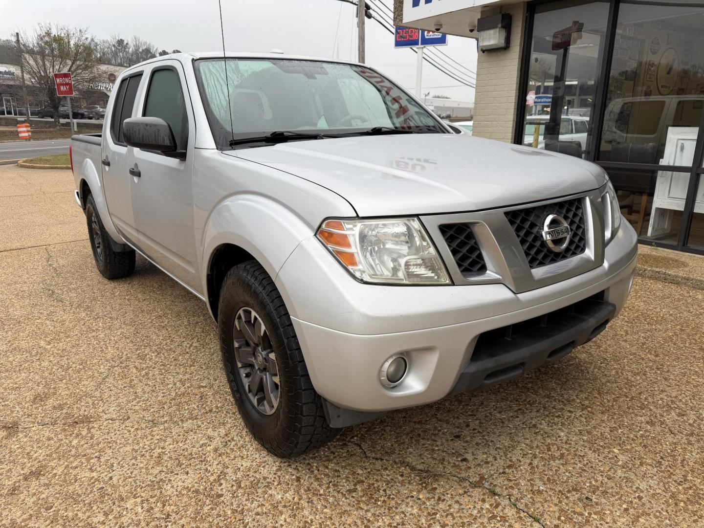 2015 SILVER NISSAN FRONTIER DESERT RUN (1N6AD0ER5FN) , located at 922 W. Beacon St., Philadelphia, MS, 39350, (601) 650-3675, 32.770447, -89.127151 - Photo#0