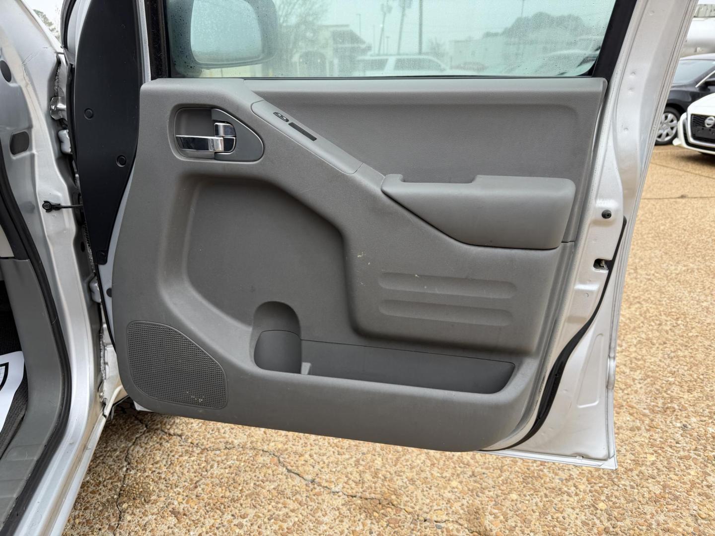 2015 SILVER NISSAN FRONTIER DESERT RUN (1N6AD0ER5FN) , located at 922 W. Beacon St., Philadelphia, MS, 39350, (601) 650-3675, 32.770447, -89.127151 - Photo#11