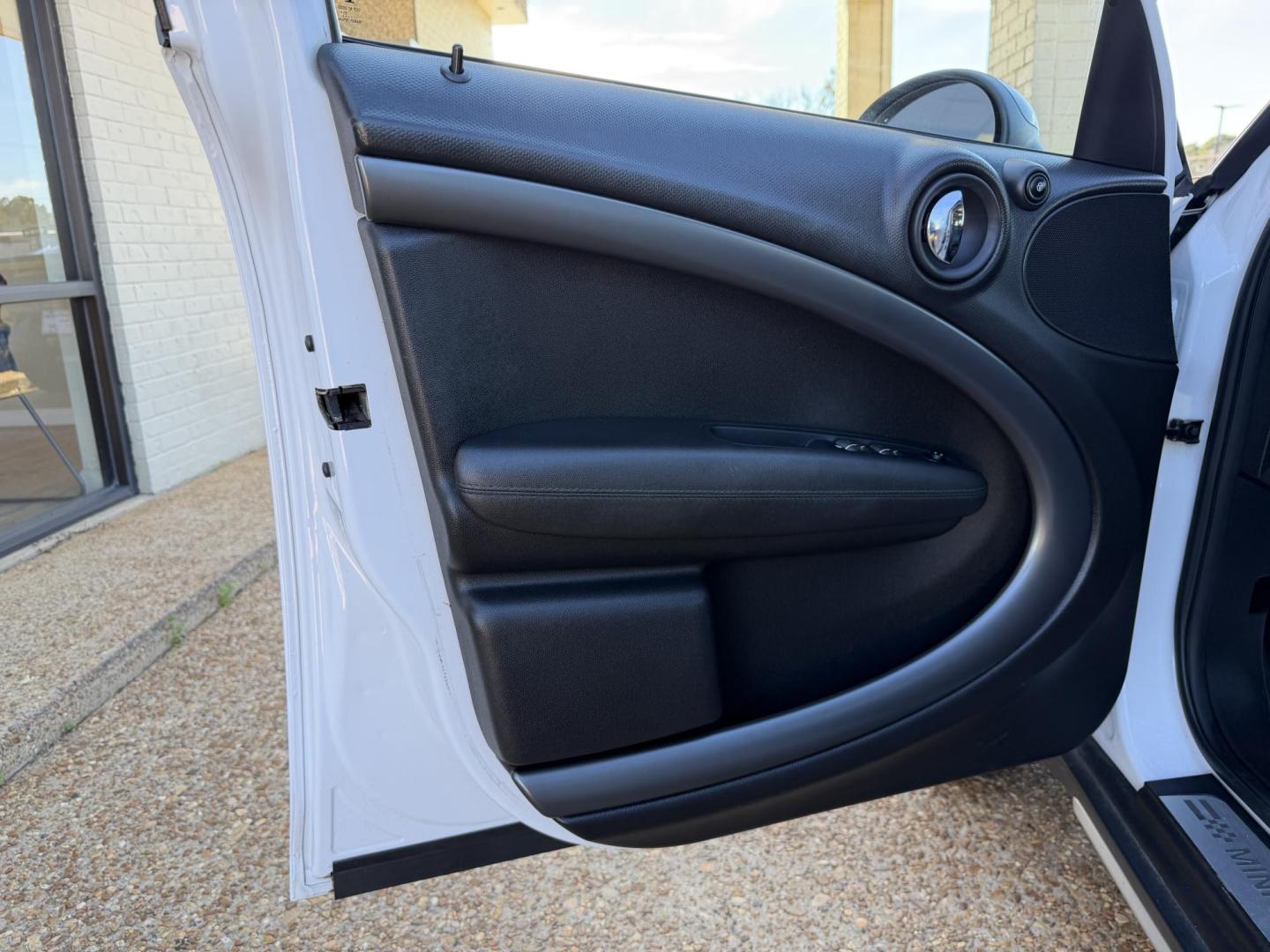 2016 WHITE MINI COUNTRYMAN COOPER S (WMWZC5C5XGW) , located at 922 W. Beacon St., Philadelphia, MS, 39350, (601) 650-3675, 32.770447, -89.127151 - Photo#8