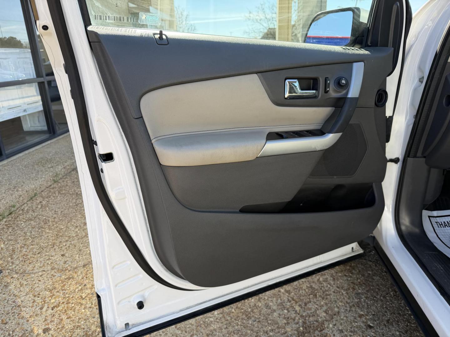 2014 WHITE FORD EDGE SEL (2FMDK3JC9EB) , located at 922 W. Beacon St., Philadelphia, MS, 39350, (601) 650-3675, 32.770447, -89.127151 - Photo#8