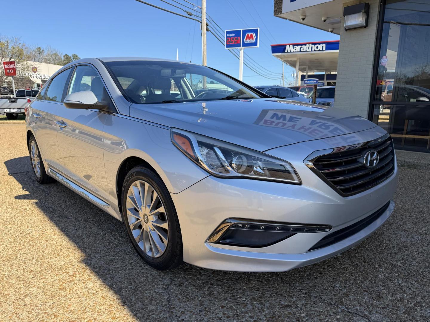 2015 SILVER HYUNDAI SONATA LIMITED (5NPE34AF7FH) , located at 922 W. Beacon St., Philadelphia, MS, 39350, (601) 650-3675, 32.770447, -89.127151 - Photo#0