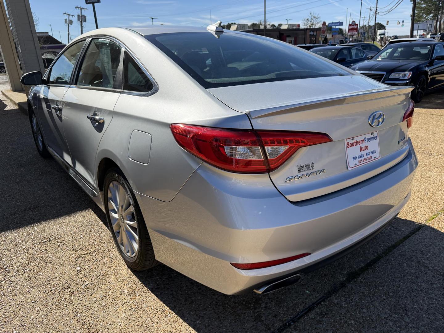 2015 SILVER HYUNDAI SONATA LIMITED (5NPE34AF7FH) , located at 922 W. Beacon St., Philadelphia, MS, 39350, (601) 650-3675, 32.770447, -89.127151 - Photo#3